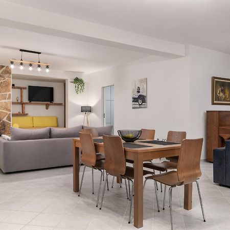 Domelia'S Luxury Apartments Near Airport & Beach Ártemida Kültér fotó